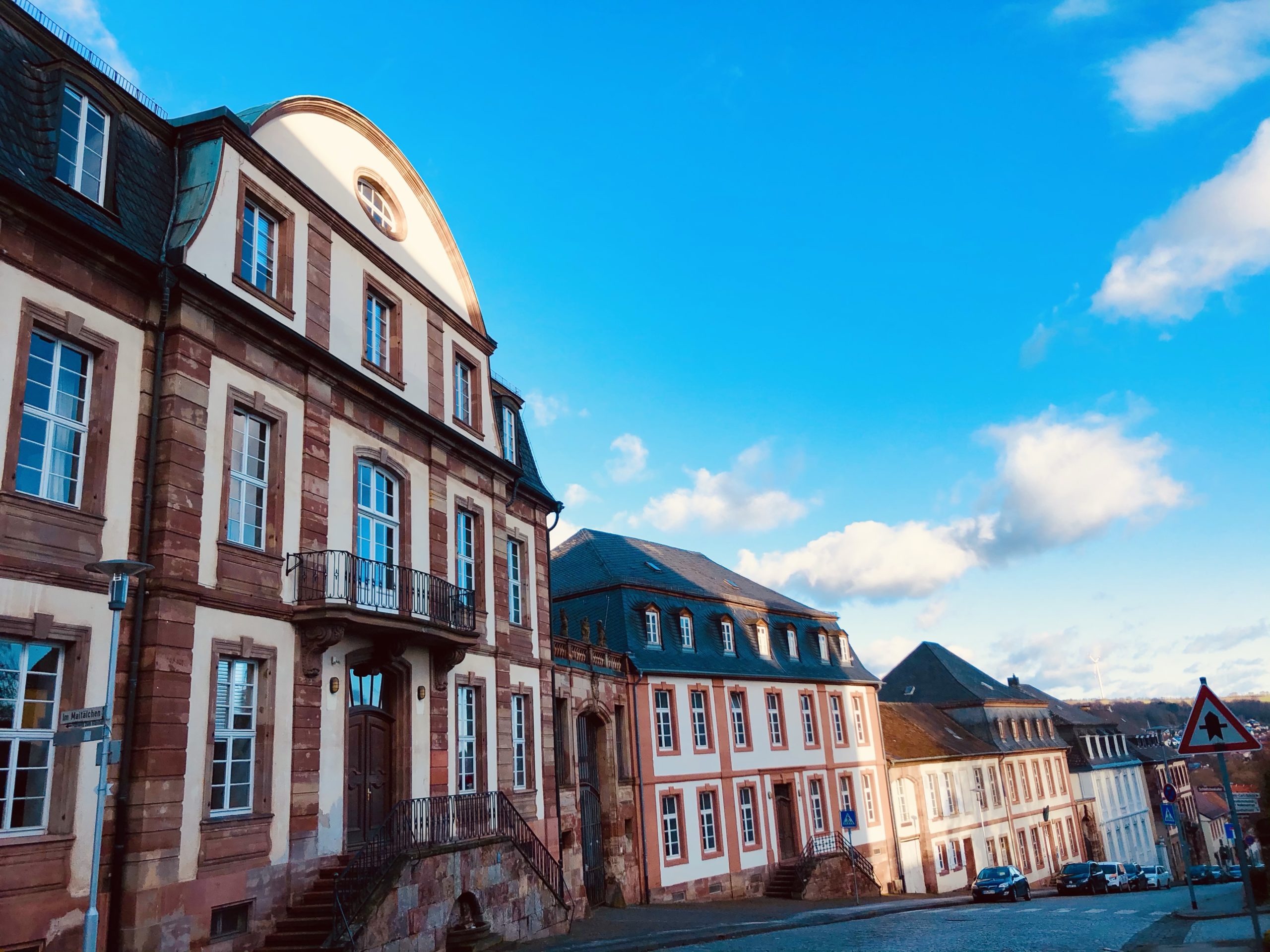Häuser Reihe gegenüber der Schlosskirche
